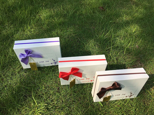 Boîte cadeau en papier rigide vide et chocolatée sur mesure