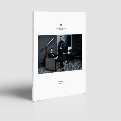 Des brochures de luxe en couleurs, des flyers publicitaires, des livres, un certificat FDA.