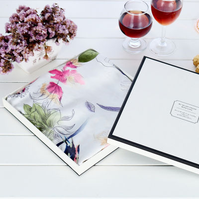Coffret cadeau en papier rigide personnalisé Lamination brillante pour les écharpes en soie
