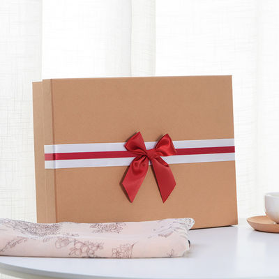 Boîte cadeau en papier rigide avec bowknot pour les femmes