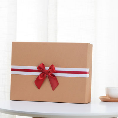 Boîte cadeau en papier rigide avec bowknot pour les femmes