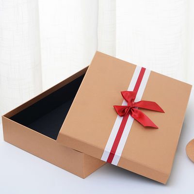 Boîte cadeau en papier rigide avec bowknot pour les femmes