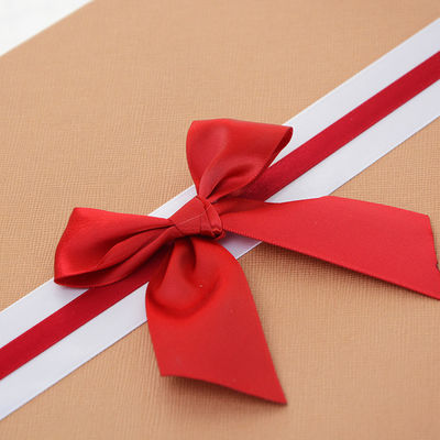 Boîte cadeau en papier rigide avec bowknot pour les femmes