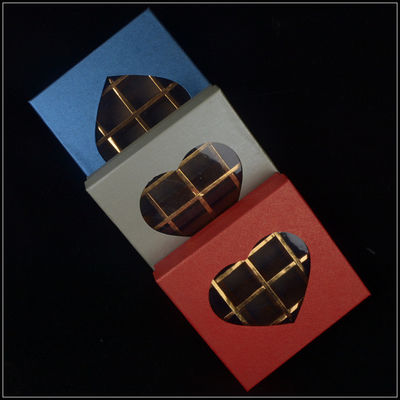 Boîtes en carton avec fond et couvercle, boîte à chocolat pour la Saint-Valentin avec fenêtre en plastique.