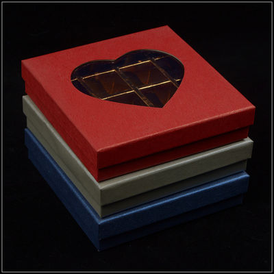 Boîtes en carton avec fond et couvercle, boîte à chocolat pour la Saint-Valentin avec fenêtre en plastique.