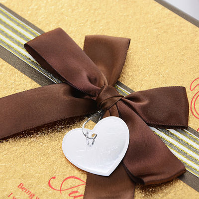 Une boîte de chocolat en carton de luxe