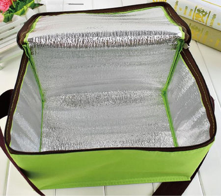 Sac de refroidisseur isolé doux et coloré portable avec différentes tailles disponibles