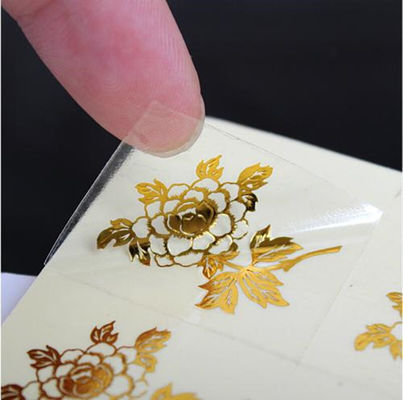 Étiquettes d'étiquettes de logo transparentes en PVC en forme de rectangle avec estampage en feuille d'or