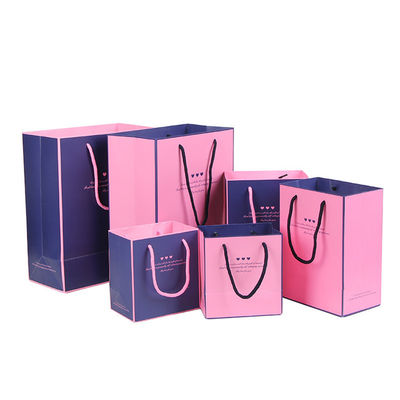 Sacs en papier imprimés sur mesure, sacs cadeaux en papier personnalisés avec poignée de ruban