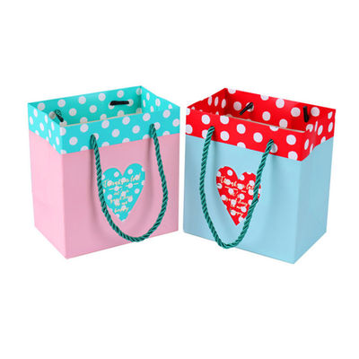 Sacs en papier imprimés sur mesure, sacs cadeaux en papier personnalisés avec poignée de ruban