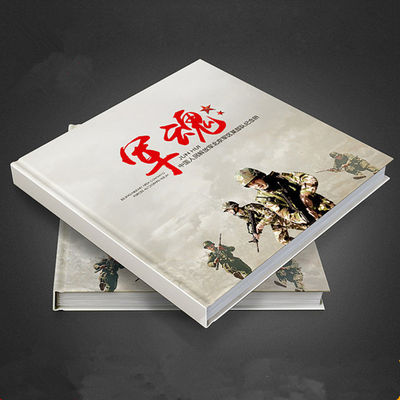 Impression professionnelle de brochures en couleurs complètes Livre en couverture rigide avec SPOT UV