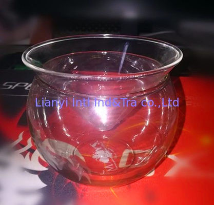 Serveur de caviar en verre, assiette de caviar en forme ronde et bol de glace.
