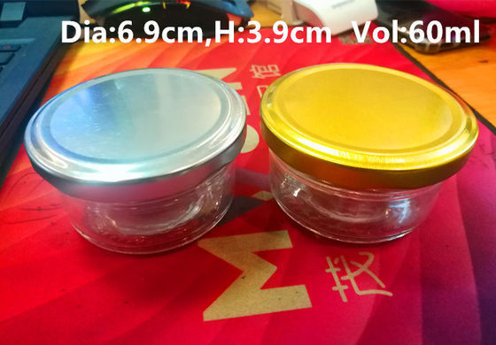 Un bocal d'emballage en verre très transparent pour le caviar de 50 à 60 grammes