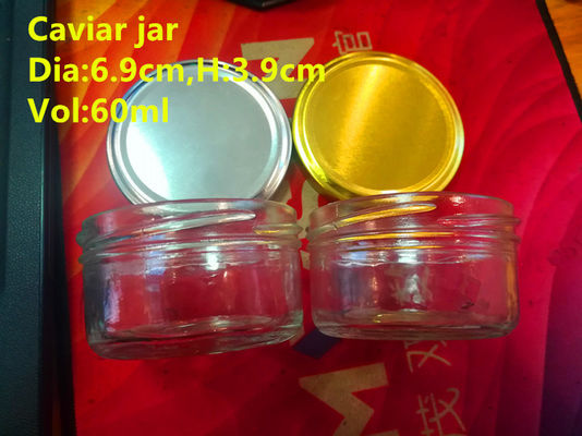 Un bocal d'emballage en verre très transparent pour le caviar de 50 à 60 grammes